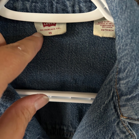 Women's Levi's Denim Short Sleeve Collared Jumpsuit w/Elastic Waist & Zipper - Picture 3 of 3